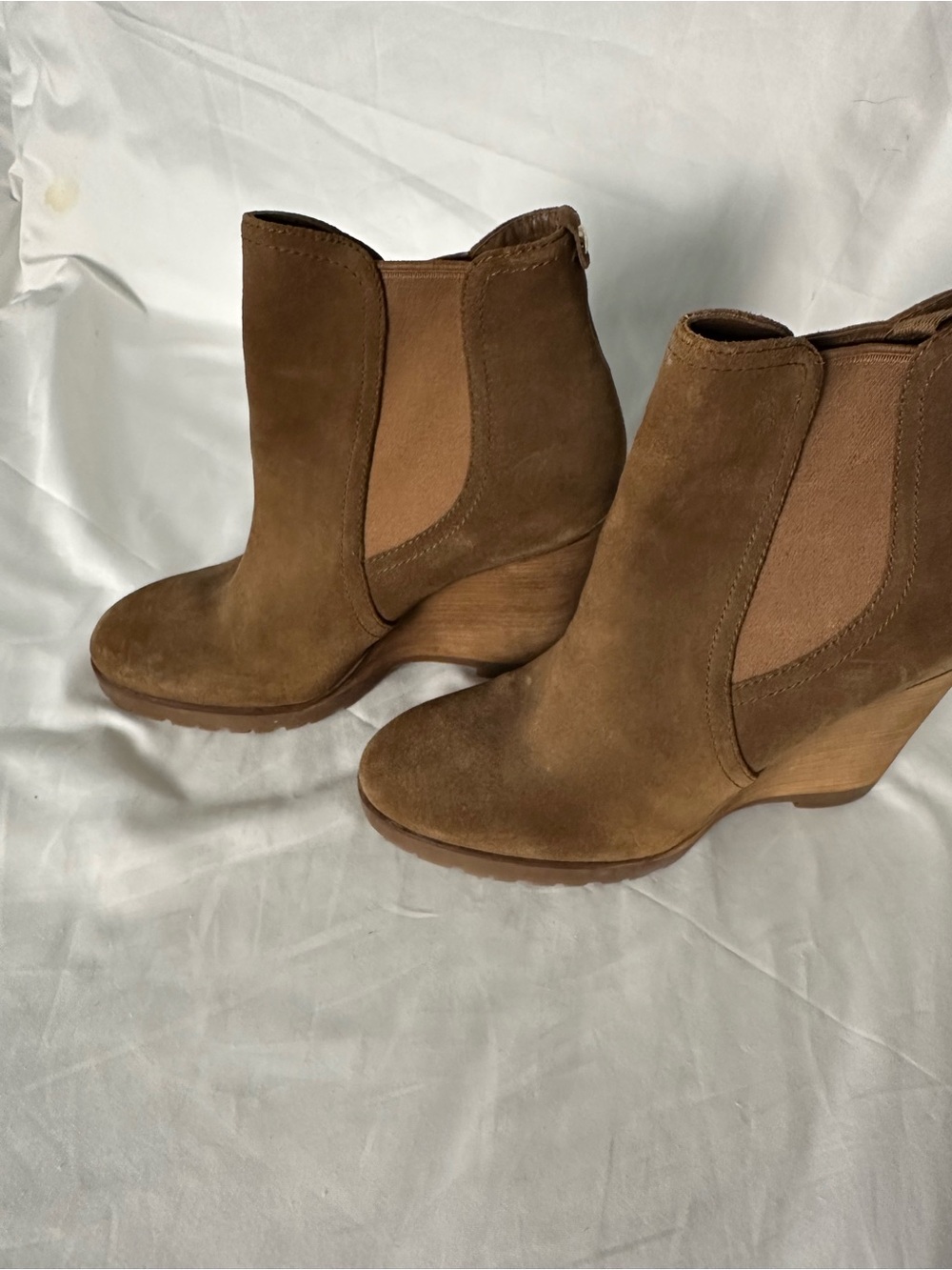 Michael Kors Tan Suede Chelsea Wedge Boots NWOB 8.5